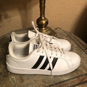 Adidas women tennis shoes.